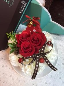 今日のお届けは当店一番人気！お花のケーキです！｜「本郷台花う」　（神奈川県横浜市栄区の花キューピット加盟店 花屋）のブログ