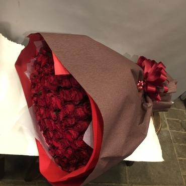 【クリスマスにプロポーズ！！】バラ１０８本の花束をお届けいたしました！！｜「本郷台花う」　（神奈川県横浜市栄区の花キューピット加盟店 花屋）のブログ