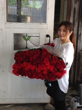 【大ボリューム！】プロポーズに！赤バラ108の花束！「本郷台花う」（神奈川県横浜市栄区の花屋）のギャラリー写真