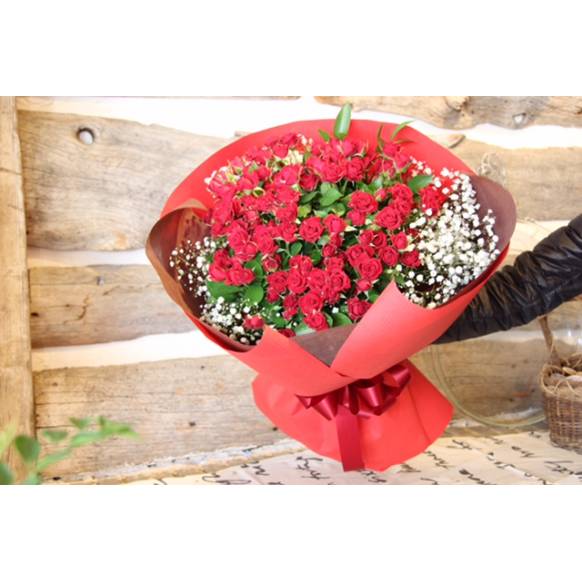 【プロポーズに！】赤いスプレーバラとかすみ草の花束 900730